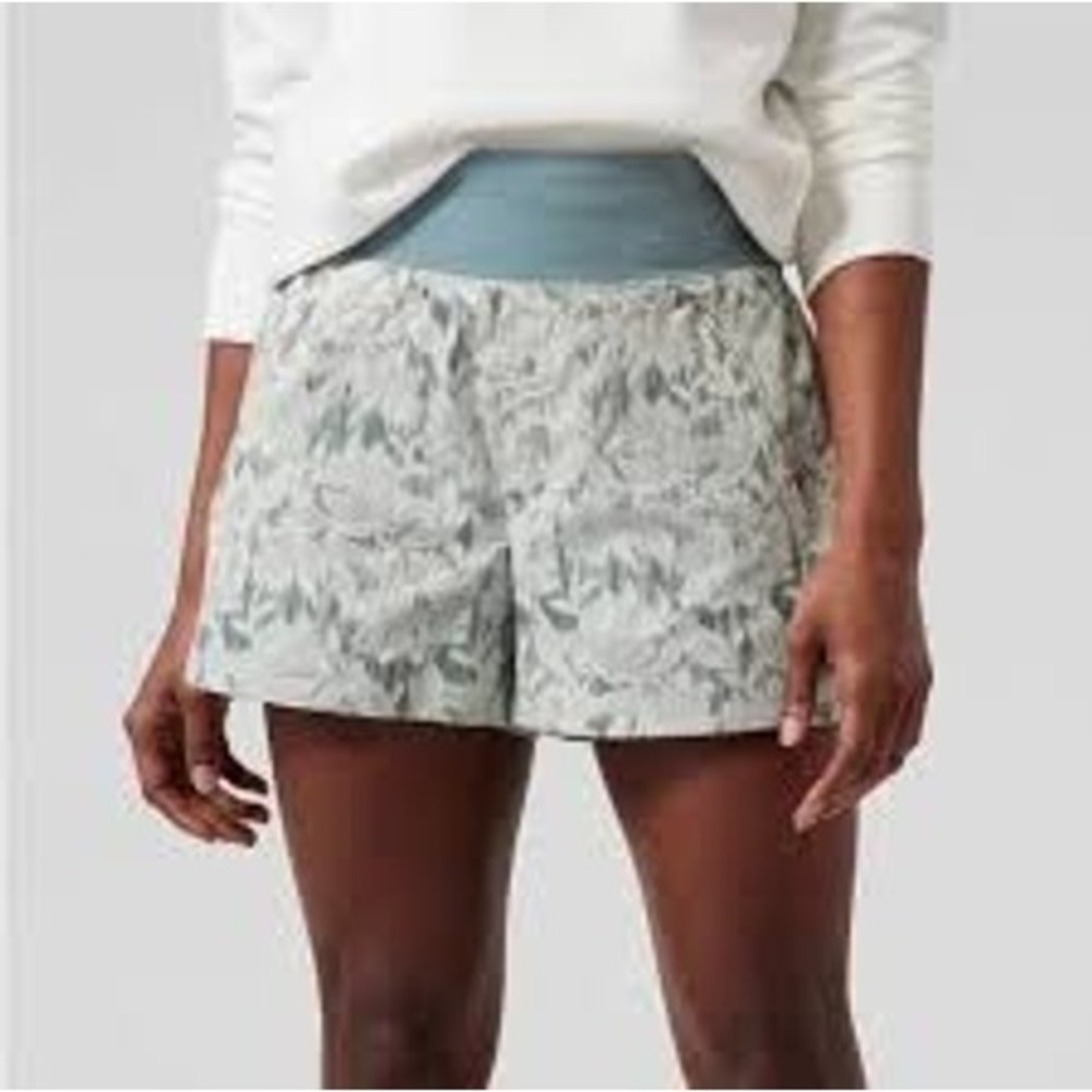 Athleta Trekkie North Shorts Womens Floral Hiking Pockets Running Crossfit 10